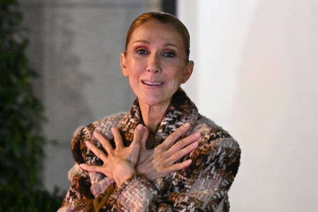Céline Dion, returning from an intense rehearsal session, takes the time to greet her fans in front of the Royal Monceau hotel in Paris on September 9, 2026. Lionel Urman, Bestimage 1. Céline Dion, back from an intense rehearsal session, takes the time to greet her fans in front of the Royal Monceau hotel in Paris on September 9, 2026 PARIS, France  Copyright: xLIONELxURMANxx xBESTIMAGExLIONELxURMANxx xBESTIMAGEx
