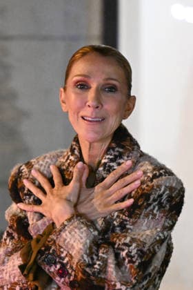 Céline Dion, returning from an intense rehearsal session, takes the time to greet her fans in front of the Royal Monceau hotel in Paris on September 9, 2026. Lionel Urman, Bestimage 1. Céline Dion, back from an intense rehearsal session, takes the time to greet her fans in front of the Royal Monceau hotel in Paris on September 9, 2026 PARIS, France  Copyright: xLIONELxURMANxx xBESTIMAGExLIONELxURMANxx xBESTIMAGEx