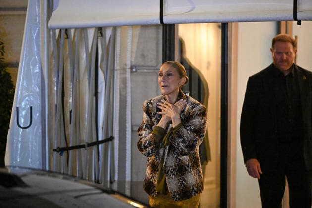 Céline Dion, returning from an intense rehearsal session, takes the time to greet her fans in front of the Royal Monceau hotel in Paris on September 9, 2026. Lionel Urman, Bestimage 1. Céline Dion, back from an intense rehearsal session, takes the time to greet her fans in front of the Royal Monceau hotel in Paris on September 9, 2026 PARIS, France  Copyright: xLIONELxURMANxx xBESTIMAGExLIONELxURMANxx xBESTIMAGEx