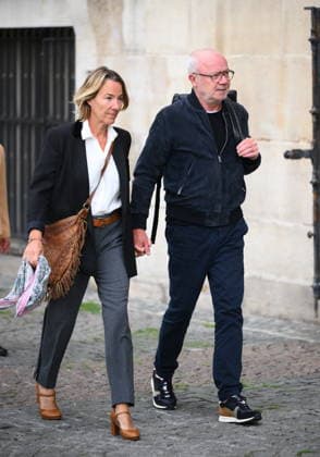 Jean-Paul Rappeneau Funeral - Paris Olivier Baroux and his wife Coralie Baroux during the funeral of Jean-Paul Rappeneau, French director and screenwriter, at the Saint-Sulpice church in Paris, France, on September 10, 2026. The director of Cyrano de Bergerac, Jean-Paul Rappeneau, has died at the age of 94. Photo by Eliot Blondet ABACAPRESS.COM Paris France  Copyright: xBlondetxEliot ABACAx