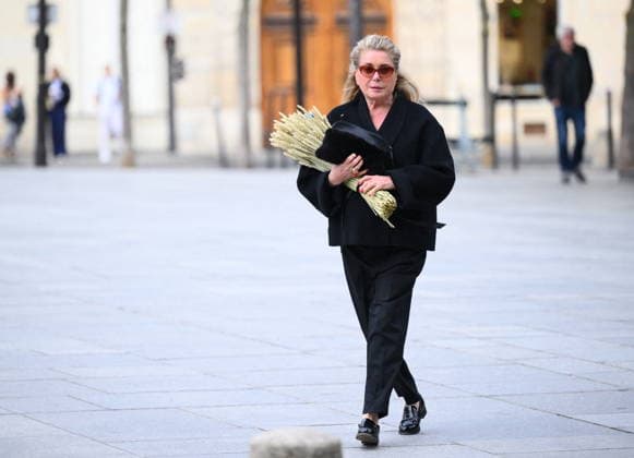 Entertainment Bilder des Tages Jean-Paul Rappeneau Funeral - Paris Catherine Deneuve during the funeral of Jean-Paul Rappeneau, French director and screenwriter, at the Saint-Sulpice church in Paris, France, on September 10, 2026. The director of Cyrano de Bergerac, Jean-Paul Rappeneau, has died at the age of 94. Photo by Eliot Blondet ABACAPRESS.COM Paris France  Copyright: xBlondetxEliot ABACAx