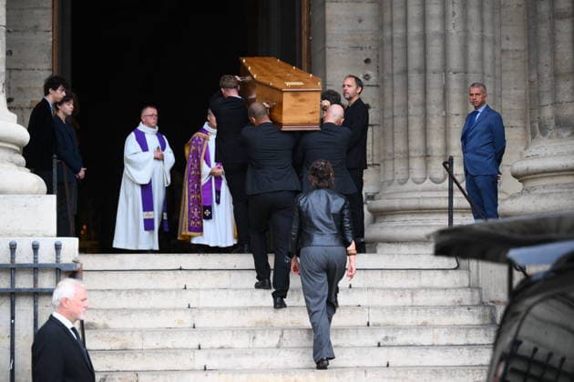 Jean-Paul Rappeneau Funeral - Paris Coffin during the funeral of Jean-Paul Rappeneau, French director and screenwriter, at the Saint-Sulpice church in Paris, France, on September 10, 2026. The director of Cyrano de Bergerac, Jean-Paul Rappeneau, has died at the age of 94. Photo by Eliot Blondet ABACAPRESS.COM Paris France  Copyright: xBlondetxEliot ABACAx