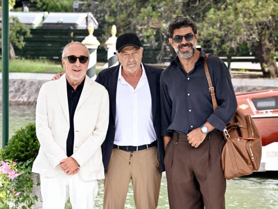 IPA88347998 - Venice, 83rd Venice International Film Festival 2026 Day 9 Arrivals at the Excelsior Hotel™s pier Pictured: Pierfrancesco Favino, Giovanni Veronesi, Silvio Orlando  Copyright: xSimonexComix xPoolxPhotoxEventsx08x IPA88347998