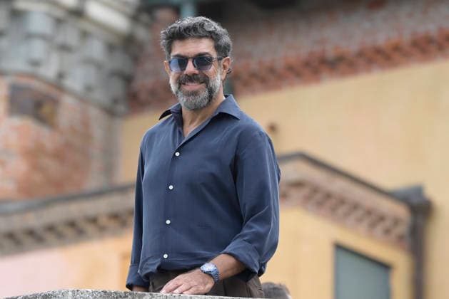 Arrives at Lido dock in Italy - 10 Sep 2026 Pierfrancesco Favino seen at the Hotel Excelsior pier in Lido for 83 Venice Film festival. Venice Lido Italy Copyright: xMarioxCartellix xSOPAxImagesx _DSC2802