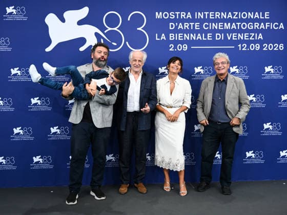 IPA88358465 - Venice, 83rd Venice International Film Festival 2026 - Day 9 - Photocall for *SCHERZETTO*. Pictured: Leonardo Lidi, Mario Martone, Lorenzo Perrotta, Toni Servillo, and Serena Rossi  Copyright: xAlbertoxTerenghi PoolxPhotoxEvenx xPoolxPhotoxEventsx08x IPA88358465