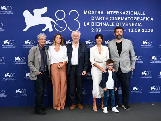 IPA88358604 - Venice, 83rd Venice International Film Festival 2026 - Day 9 - SCHERZETTO photocall. Pictured: Ippolita Di Majo, Leonardo Lidi, Mario Martone, Lorenzo Perrotta, Toni Servillo, and Serena Rossi  Copyright: xAlbertoxTerenghi PoolxPhotoxEvenx xPoolxPhotoxEventsx08x IPA88358604
