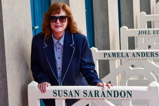 RECORD DATE NOT STATED Deauville - Susan Sarandon Photocall Susan Sarandon poses for the photographers after she unveiled her cabin sign as a tribute for her career along the Promenade des Planches during the 52nd Deauville American Film Festival on September 10, 2026 in Deauville, France. Photo by Shootpix ABACAPRESS.COM Deauville France  Copyright: xShootpix ABACAx