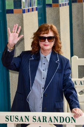 RECORD DATE NOT STATED Deauville - Susan Sarandon Photocall Susan Sarandon poses for the photographers after she unveiled her cabin sign as a tribute for her career along the Promenade des Planches during the 52nd Deauville American Film Festival on September 10, 2026 in Deauville, France. Photo by Shootpix ABACAPRESS.COM Deauville France  Copyright: xShootpix ABACAx