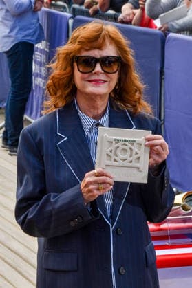RECORD DATE NOT STATED Deauville - Susan Sarandon Photocall Susan Sarandon poses for the photographers after she unveiled her cabin sign as a tribute for her career along the Promenade des Planches during the 52nd Deauville American Film Festival on September 10, 2026 in Deauville, France. Photo by Shootpix ABACAPRESS.COM Deauville France  Copyright: xShootpix ABACAx