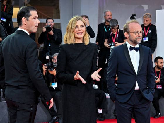 IPA88364979 - Venice, 83rd Venice International Film Festival 2026 - Night 9. Red Carpet for the film UN PEU AVANT MINUIT - Pictured: Nicolas Pariser, Chiara Mastroianni, Melvil Poupaud  Copyright: xManuelexMangiarottix xPoolxPhotoxEventsx08x IPA88364979