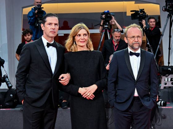 IPA88364969 - Venice, 83rd Venice International Film Festival 2026 - Night 9. Red Carpet for the film UN PEU AVANT MINUIT - Pictured: Nicolas Pariser, Chiara Mastroianni, Melvil Poupaud  Copyright: xManuelexMangiarottix xPoolxPhotoxEventsx08x IPA88364969