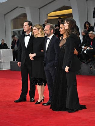 IPA88365160 - Venice, 83rd Venice International Film Festival 2026 - Night 9. Red carpet for the film *UN PEU AVANT MINUIT*. Pictured: Nicolas Pariser, Chiara Mastroianni, Melvil Poupaud, LÃ onie Simaga, and Clara Pacini  Copyright: xSimonexComix xPoolxPhotoxEventsx08x IPA88365160