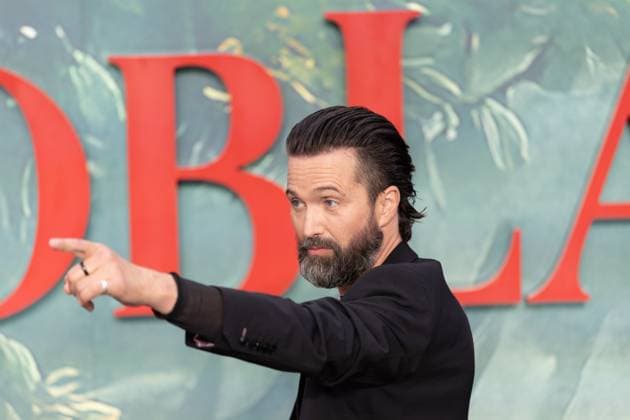 Entertainment Bilder des Tages September 10, 2026, London, United Kingdom: Emmett J.Scanlan attends the World Premiere ofÃ‚ MOBLAND SEASON 2Ã‚ atÃ‚ Odeon Luxe Leicester Square.The cast and celebrity guests attend the red carpet World Premiere ofÃ‚ MOBLAND SEASON 2Ã‚ atÃ‚ Odeon Luxe in Leicester Square London United Kingdom  - ZUMAs197 20260910_aaa_s197_272 Copyright: xPhilxLewisx
