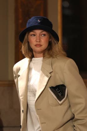 Model Gigi Hadid is wearing a design by American designer Tommy Hilfiger at Fashion Week at the Plaza Hotel in New York, United States, 10 September 2026. Tommy Hilfiger returns to New York Fashion Week with a show that singer Taylor Swift and her husband, football player Travis Kelce, are rumored to attend, as their dog appears in the brand s campaign. New York Fashion Week kicks off with about 70 runway shows and a ban on animal fur !ACHTUNG: NUR REDAKTIONELLE NUTZUNG!  Copyright: xOctavioxGuzmánx AME6254 20260910-55021364006_1