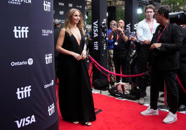 September 10, 2026, Toronto, On, CANADA: Actress Jodie Comer poses for photographs on the red carpet for the movie Stuffed during the Toronto International Film Festival in Toronto on Thursday, Sept. 10, 2026. Toronto CANADA  - ZUMAc35_ 20260910_zaf_c35_114 Copyright: xNathanxDenettex