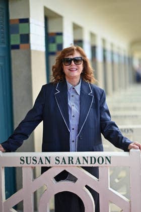 Deauville Susan Sarandon Photocall FC Susan Sarandon poses for the photographers after she unveiled her cabin sign as a tribute for her career along the Promenade des Planches during the 52nd Deauville American Film Festival on September 10, 2026 in Deauville, France. Photo by Franck Castel ABACAPRESS.COM Deauville  Copyright: xCastelxFranck ABACAx