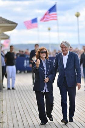 Deauville Susan Sarandon Photocall FC Susan Sarandon poses for the photographers after she unveiled her cabin sign as a tribute for her career along the Promenade des Planches during the 52nd Deauville American Film Festival on September 10, 2026 in Deauville, France. Photo by Franck Castel ABACAPRESS.COM Deauville  Copyright: xCastelxFranck ABACAx