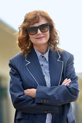 Deauville Susan Sarandon Photocall FC Susan Sarandon poses for the photographers after she unveiled her cabin sign as a tribute for her career along the Promenade des Planches during the 52nd Deauville American Film Festival on September 10, 2026 in Deauville, France. Photo by Franck Castel ABACAPRESS.COM Deauville  Copyright: xCastelxFranck ABACAx