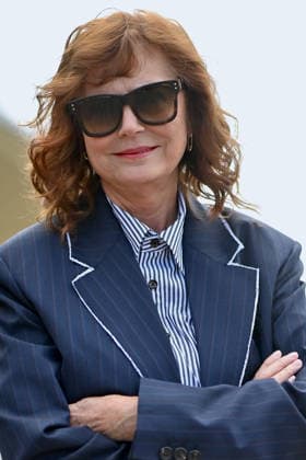 Deauville Susan Sarandon Photocall FC Susan Sarandon poses for the photographers after she unveiled her cabin sign as a tribute for her career along the Promenade des Planches during the 52nd Deauville American Film Festival on September 10, 2026 in Deauville, France. Photo by Franck Castel ABACAPRESS.COM Deauville  Copyright: xCastelxFranck ABACAx