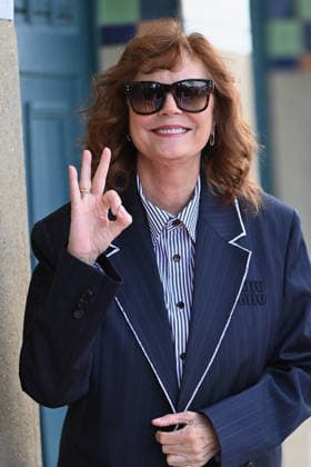 Deauville Susan Sarandon Photocall FC Susan Sarandon poses for the photographers after she unveiled her cabin sign as a tribute for her career along the Promenade des Planches during the 52nd Deauville American Film Festival on September 10, 2026 in Deauville, France. Photo by Franck Castel ABACAPRESS.COM Deauville  Copyright: xCastelxFranck ABACAx