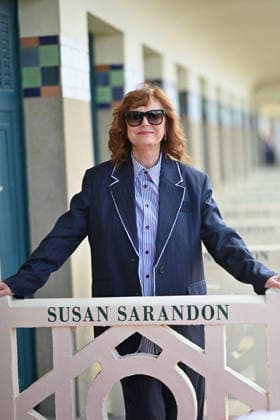 Deauville Susan Sarandon Photocall FC Susan Sarandon poses for the photographers after she unveiled her cabin sign as a tribute for her career along the Promenade des Planches during the 52nd Deauville American Film Festival on September 10, 2026 in Deauville, France. Photo by Franck Castel ABACAPRESS.COM Deauville  Copyright: xCastelxFranck ABACAx