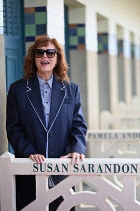 Deauville Susan Sarandon Photocall FC Susan Sarandon poses for the photographers after she unveiled her cabin sign as a tribute for her career along the Promenade des Planches during the 52nd Deauville American Film Festival on September 10, 2026 in Deauville, France. Photo by Franck Castel ABACAPRESS.COM Deauville  Copyright: xCastelxFranck ABACAx