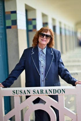 Deauville Susan Sarandon Photocall FC Susan Sarandon poses for the photographers after she unveiled her cabin sign as a tribute for her career along the Promenade des Planches during the 52nd Deauville American Film Festival on September 10, 2026 in Deauville, France. Photo by Franck Castel ABACAPRESS.COM Deauville  Copyright: xCastelxFranck ABACAx