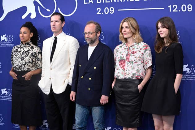 Leonie Simaga, French actor Melvil Poupaud, French director Nicolas Pariser, French actress Chiara Mastroianni and French actress Clara Pacini attend the Un Peu Avant Minuit Photocall during the 83rd Venice International Film Festival at Palazzo del Casino on September 10, 2026 in Venice, Italy.  VEN20260910938 RoccoxSpaziani