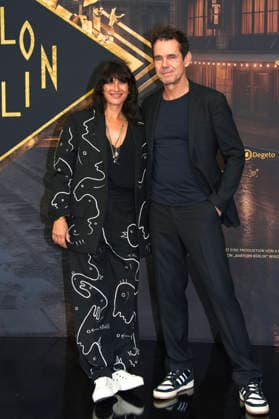 Tom Tykwer with his wife, Marie Steinmann, at the world premiere of the fifth and final season of the TV series *Babylon Berlin* at the Zoo Palast in Berlin, September 10, 2026 Foto:xC.xBehringx xFuturexImagex babylon_berlin_6966