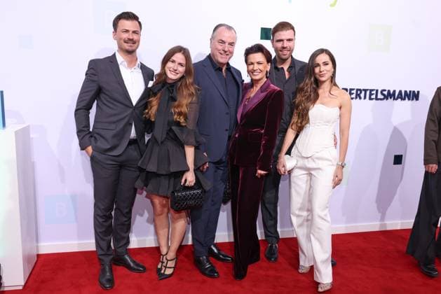 Bertelsmann Party 2026: Thomas Rabe, Olivia Tönnies, Maximilian Tönnies, Margit Tönnies, Clemens Tönnies, Julia Tönnies, and David Severins on the red carpet at the Bertelsmann Party 2026, Berlin Representative Office, Berlin, September 10, 2026 Copyright: xEventpress Kratschx