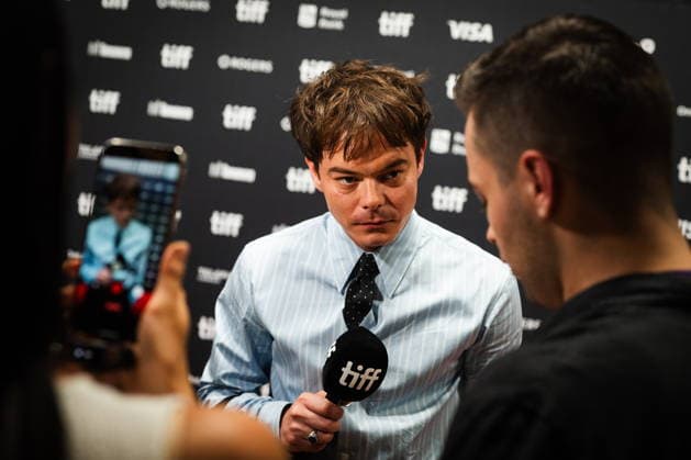 September 10, 2026, Toronto, On, Canada: Charlie Heaton is pictured on the red carpet for Below at the Toronto International Film Festival in Toronto, on Thursday, Sept. 10, 2026. Toronto Canada  - ZUMAc35_ 20260910_zaf_c35_242 Copyright: xLauraxProctorx