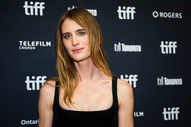 September 10, 2026, Toronto, On, Canada: Mackenzie Davis is pictured on the red carpet for Below at the Toronto International Film Festival in Toronto, on Thursday, Sept. 10, 2026. Toronto Canada  - ZUMAc35_ 20260910_zaf_c35_254 Copyright: xLauraxProctorx