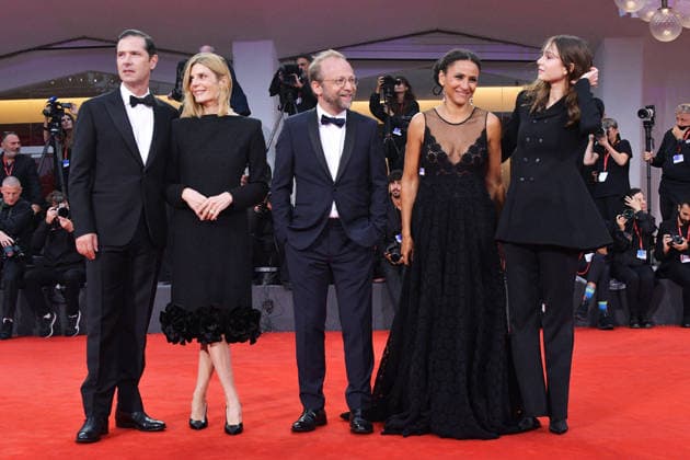 83rd Venice Film Festival 83rd Venice Mostra Venice International Film Festival UN PEU AVANT MINUIT Premiere Melvil Poupaud, Chiara Mastroianni, Nicolas Pariser, Léonie Simaga, and Clara Pacini attend the screening of *Un Peu Avant Minuit*. Photos by Thomas Bohlen, Starface 459571, September 10, 2026, Venice, Italy  Copyright: xThomasxBohlenx STAR_459571_027
