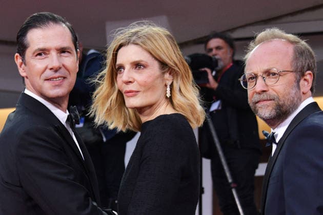 83rd Venice Film Festival 83rd Venice Mostra Venice International Film Festival UN PEU AVANT MINUIT Premiere Melvil Poupaud, Chiara Mastroianni, and Nicolas Pariser await the screening of *Un Peu Avant Minuit*. Photos by Thomas Bohlen Starface 459571 2026 09 10 Venice, Italy  Copyright: xThomasxBohlenx STAR_459571_031