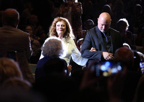 Susan Sarandon receives a Deauville Icon Award on stage during the 52nd Deauville American Film Festival on September 10, 2026. Denis Guignebourg, Bestimage. Susan Sarandon attends the Deauville Icon Award Ceremony at the 52nd Deauville American Film Festival on September 10, 2026, in Deauville, France. Deauville, France  Copyright: xDenisxGuignebourgx xBestimagexDenisxGuignebourgx xBestimagex