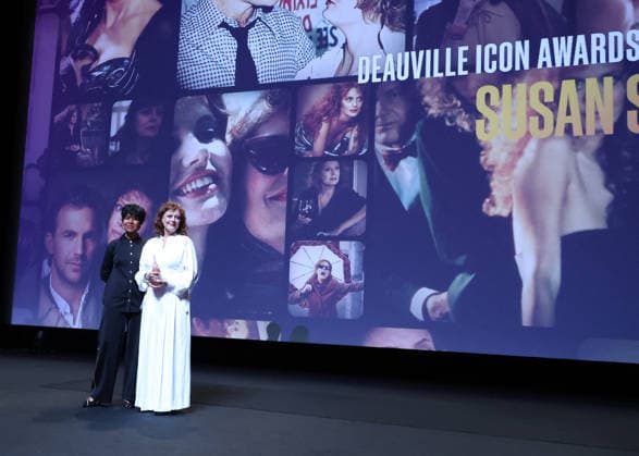 Susan Sarandon receives a Deauville Icon Award from Euzhan Palcy on stage during the 52nd Deauville American Film Festival on September 10, 2026. Denis Guignebourg, Bestimage. Susan Sarandon attends the Deauville Icon Award Ceremony at the 52nd Deauville American Film Festival on September 10, 2026, in Deauville, France. Deauville, France  Copyright: xDenisxGuignebourgx xBestimagexDenisxGuignebourgx xBestimagex