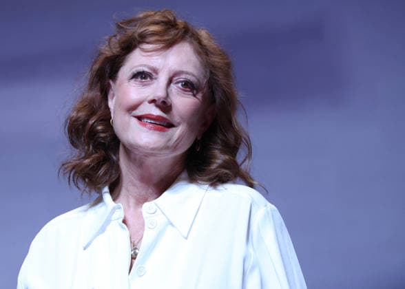 Susan Sarandon receives a Deauville Icon Award on stage during the 52nd Deauville American Film Festival on September 10, 2026. Denis Guignebourg, Bestimage. Susan Sarandon attends the Deauville Icon Award Ceremony at the 52nd Deauville American Film Festival on September 10, 2026, in Deauville, France. Deauville, France  Copyright: xDenisxGuignebourgx xBestimagexDenisxGuignebourgx xBestimagex