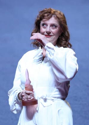 Susan Sarandon receives a Deauville Icon Award on stage during the 52nd Deauville American Film Festival on September 10, 2026. Denis Guignebourg, Bestimage. Susan Sarandon attends the Deauville Icon Award Ceremony at the 52nd Deauville American Film Festival on September 10, 2026, in Deauville, France. Deauville, France  Copyright: xDenisxGuignebourgx xBestimagexDenisxGuignebourgx xBestimagex