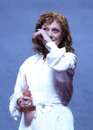 Susan Sarandon receives a Deauville Icon Award on stage during the 52nd Deauville American Film Festival on September 10, 2026. Denis Guignebourg, Bestimage. Susan Sarandon attends the Deauville Icon Award Ceremony at the 52nd Deauville American Film Festival on September 10, 2026, in Deauville, France. Deauville, France  Copyright: xDenisxGuignebourgx xBestimagexDenisxGuignebourgx xBestimagex