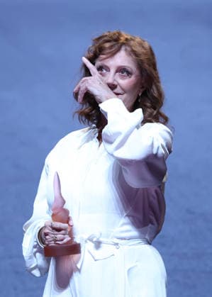 Susan Sarandon receives a Deauville Icon Award on stage during the 52nd Deauville American Film Festival on September 10, 2026. Denis Guignebourg, Bestimage. Susan Sarandon attends the Deauville Icon Award Ceremony at the 52nd Deauville American Film Festival on September 10, 2026, in Deauville, France. Deauville, France  Copyright: xDenisxGuignebourgx xBestimagexDenisxGuignebourgx xBestimagex