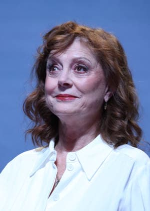 Susan Sarandon receives a Deauville Icon Award on stage during the 52nd Deauville American Film Festival on September 10, 2026. Denis Guignebourg, Bestimage. Susan Sarandon attends the Deauville Icon Award Ceremony at the 52nd Deauville American Film Festival on September 10, 2026, in Deauville, France. Deauville, France  Copyright: xDenisxGuignebourgx xBestimagexDenisxGuignebourgx xBestimagex