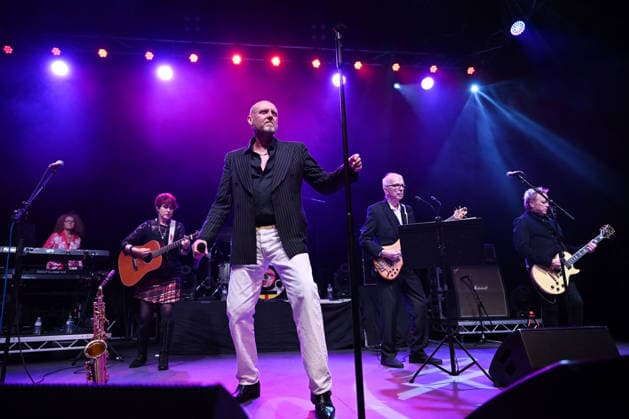 Holy Holy performing at Shepherd™s Bush Empire in London LONDON, ENGLAND - SEPTEMBER 10: Glenn Gregory, Tony Visconti and James Stevenson of ˜Holy Holy™ performing at Shepherd™s Bush Empire on September 10, 2026 in London, England. CAP MAR MAR Great Britain UK Copyright: xMartinxHarris CapitalxPicturesx