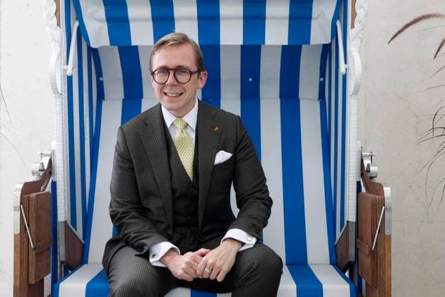 September 9, 2026, Philipp Amthor, CDU, politician, portrait at the Federal Chancellery in Berlin, Minister of State for Federal-State Relations, sitting in a beach chair from Mecklenburg-Western Pomerania on the balcony of his office, Berlin, Germany