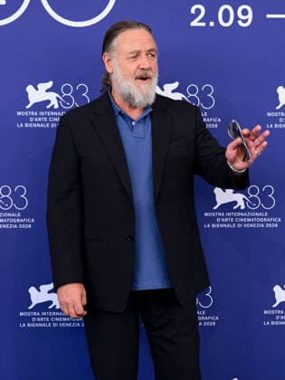 IPA88396874 - Venice, 83rd Venice International Film Festival 2026 - Day 10 - Photocall for What Love Builds - Pictured: Russell Crowe  Copyright: xAlbertoxTerenghix xPoolxPhotoxEventsx08x IPA88396874