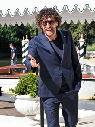 IPA88397305 - Venice, 83rd Venice International Film Festival 2026 - Day 10 - Arrivals at the Excelsior Hotel™s pier - Pictured: Maurizio Lastrico  Copyright: xSimonexComix xPoolxPhotoxEventsx08x IPA88397305