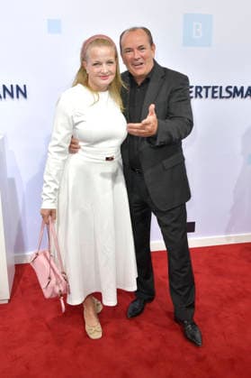 Wolfram Kons with his wife Alexa Apermann at the 2026 Bertelsmann Party at the Bertelsmann Representative Office on Unter den Linden in Berlin, September 10, 2026 Foto:xM.xBehrensx xFuturexImagex bertelsmann_6795