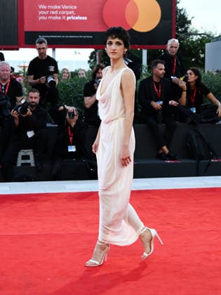 IPA88407840 - Venice, 83rd Venice International Film Festival 2026 - Night 10 - Red carpet for the film *RITORNO A BUENOS AIRES*. Pictured: Olivia Nuss  Copyright: xAlbertoxTerenghi PoolxPhotoxEvenx xPoolxPhotoxEventsx08x IPA88407840
