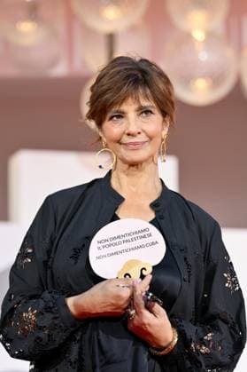 September 11, 2026, Venice, Rome, Italy: Laura Morante displays a pro-Palestinian and pro-Cuban symbol during the red carpet for the new IMAIE Award, 83rd Venice Film Festival. Venice, September 11, 2026 Venice Italy  - ZUMAa289 20260911_zia_a289_408 Copyright: xMariaxLauraxAntonellix xAgfx