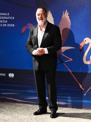 IPA88408688 - Venice International Film Festival 2026 - Night 10 - Red carpet for the film WHAT LOVE BUILDS. Pictured: Russell Crowe  Copyright: xAlbertoxTerenghix xPoolxPhotoxEventsx08x IPA88408688