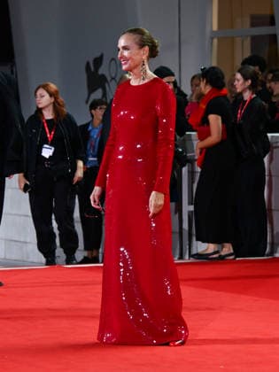 IPA88409877 - Venice, 83rd Venice International Film Festival 2026 - Night 10 - Red carpet for the film *UN BON AVOCAT*. Pictured: Carole Bouquet  Copyright: xAlbertoxTerenghi PoolxPhotoxEvenx xPoolxPhotoxEventsx08x IPA88409877